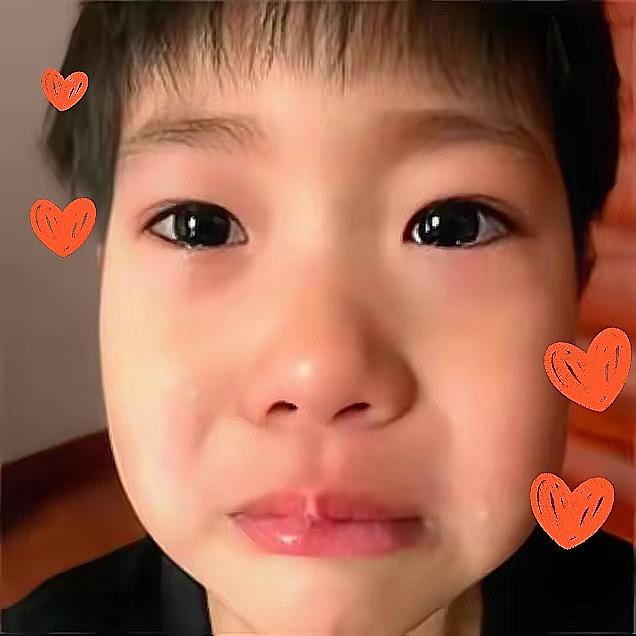 泉州民政局这事儿，属实给我整破防了！

一个9岁的小男孩，独自跑到柜台要办孤儿证