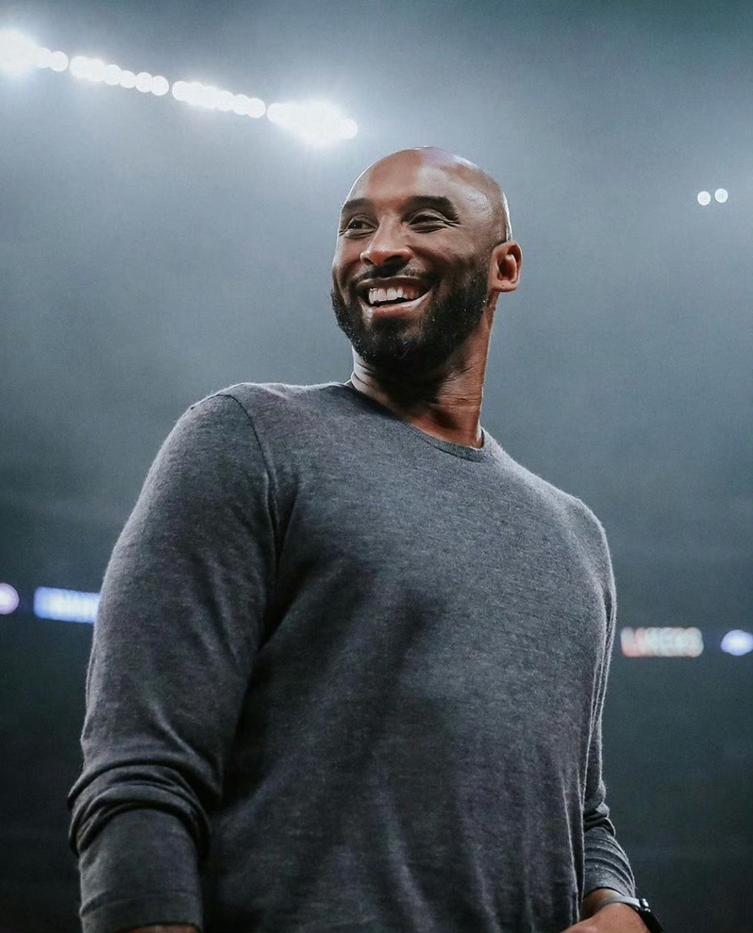 伟大的生命，不论以何种形式，将会在宇宙间永存。我们这个小小星球上的人类，也将继续