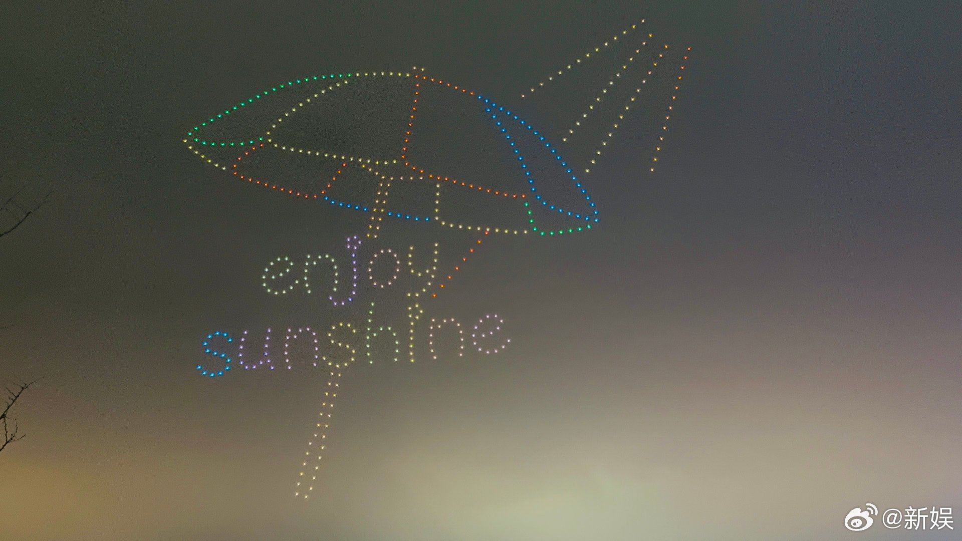 丁禹兮1000架无人机官宣代言丁禹兮代言官宣排面丁禹兮的新代言官宣方式又上新了，