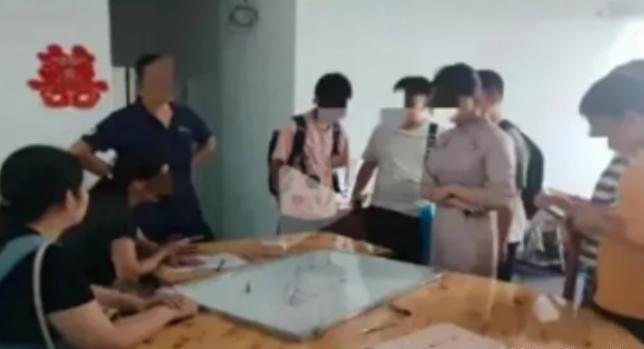 “闹大了！”四川宜宾，4名大学生暑期为16名学生补课，不料遭人举报，相关部门认为