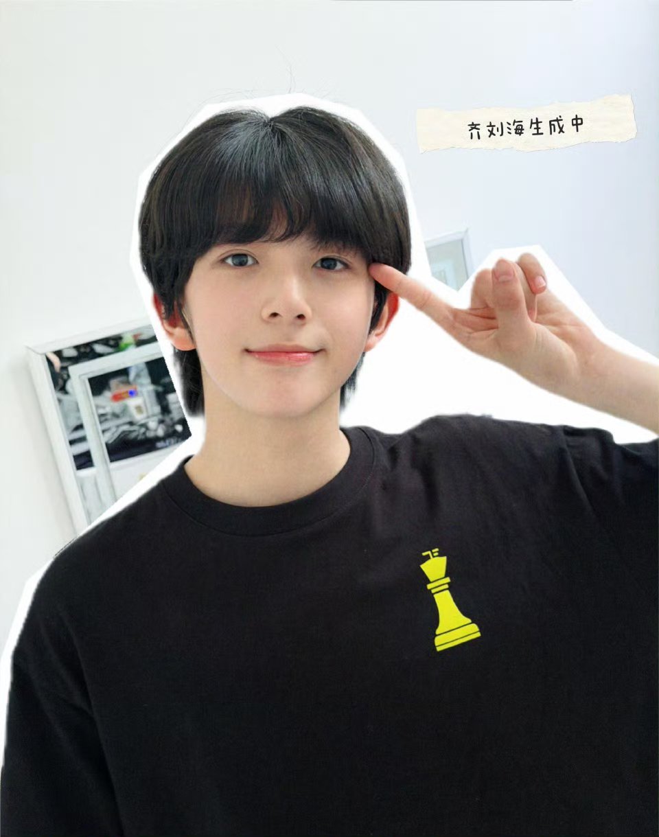 陈浚铭齐刘海 谁能拒绝齐刘海奶乎乎的陈浚铭，可爱暴击