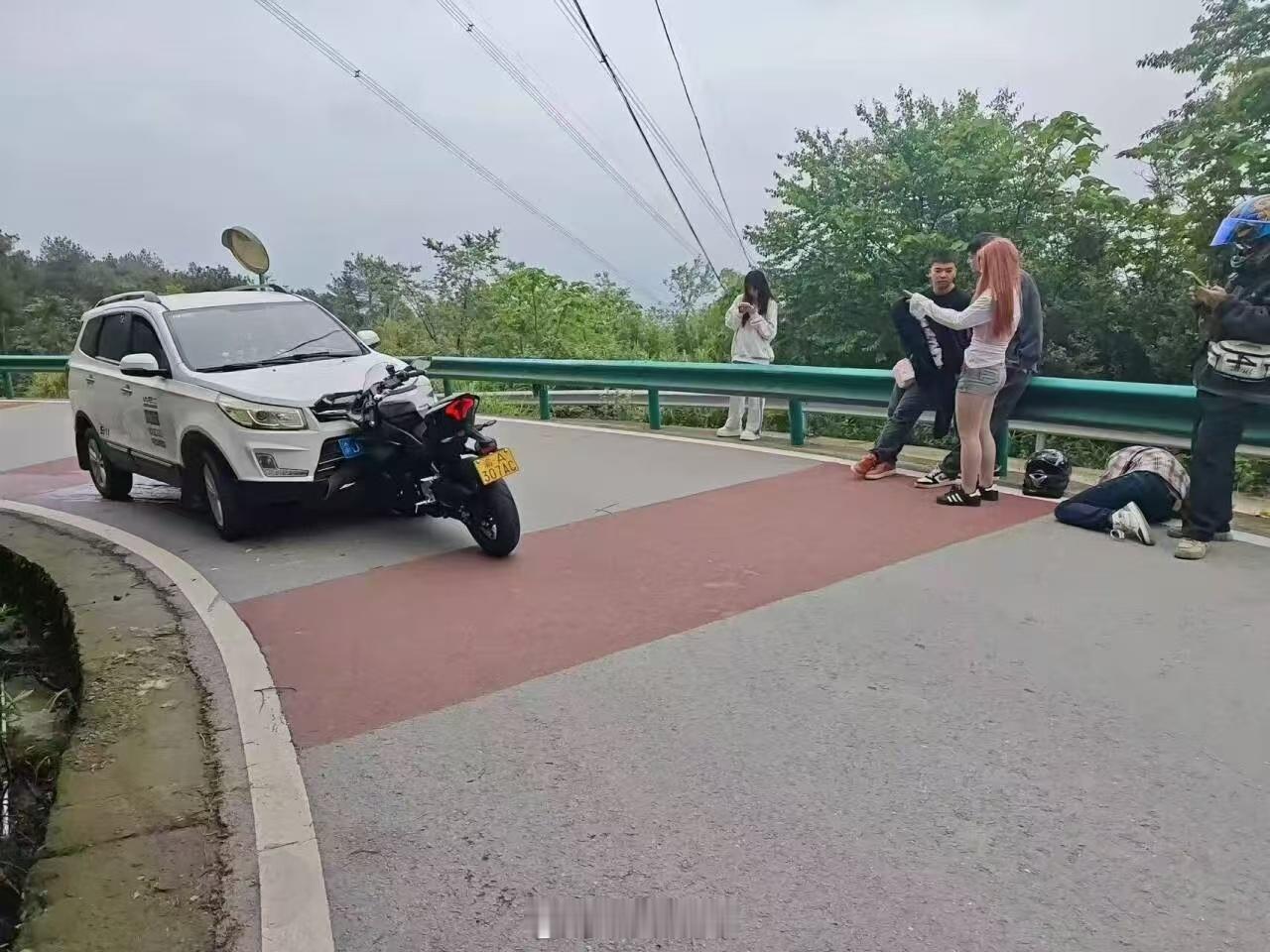 这车撞真的有点蛋疼啊。[怒] ​​​