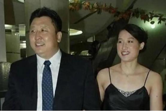 2016年，27岁的奥运冠军刘子歌，不顾父母反对，嫁给50岁教练后生下一儿一女。