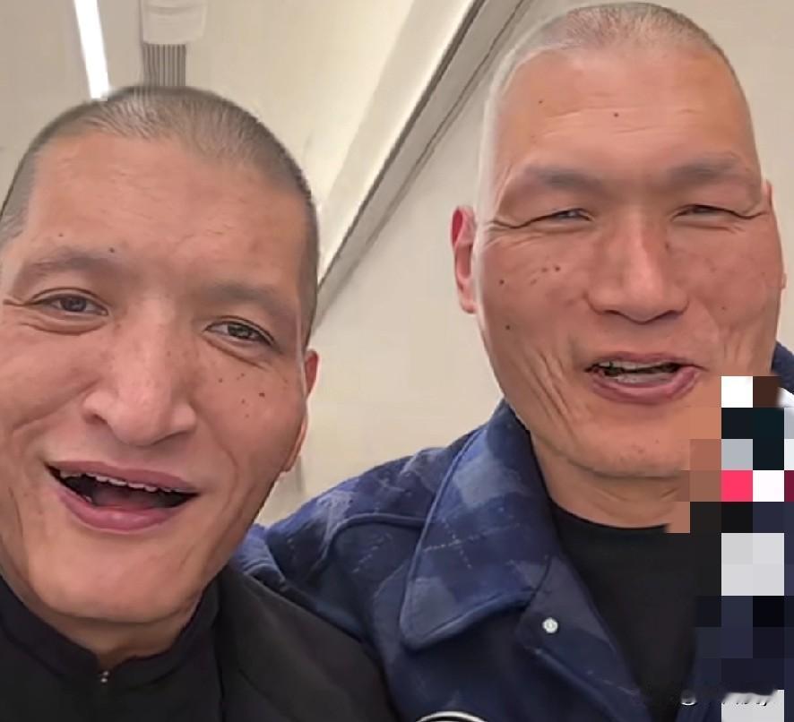 好兄弟巴特尔与纪敏尚
退役后的巴特尔和纪敏尚没有离开篮球事业，而是把余热献给故乡