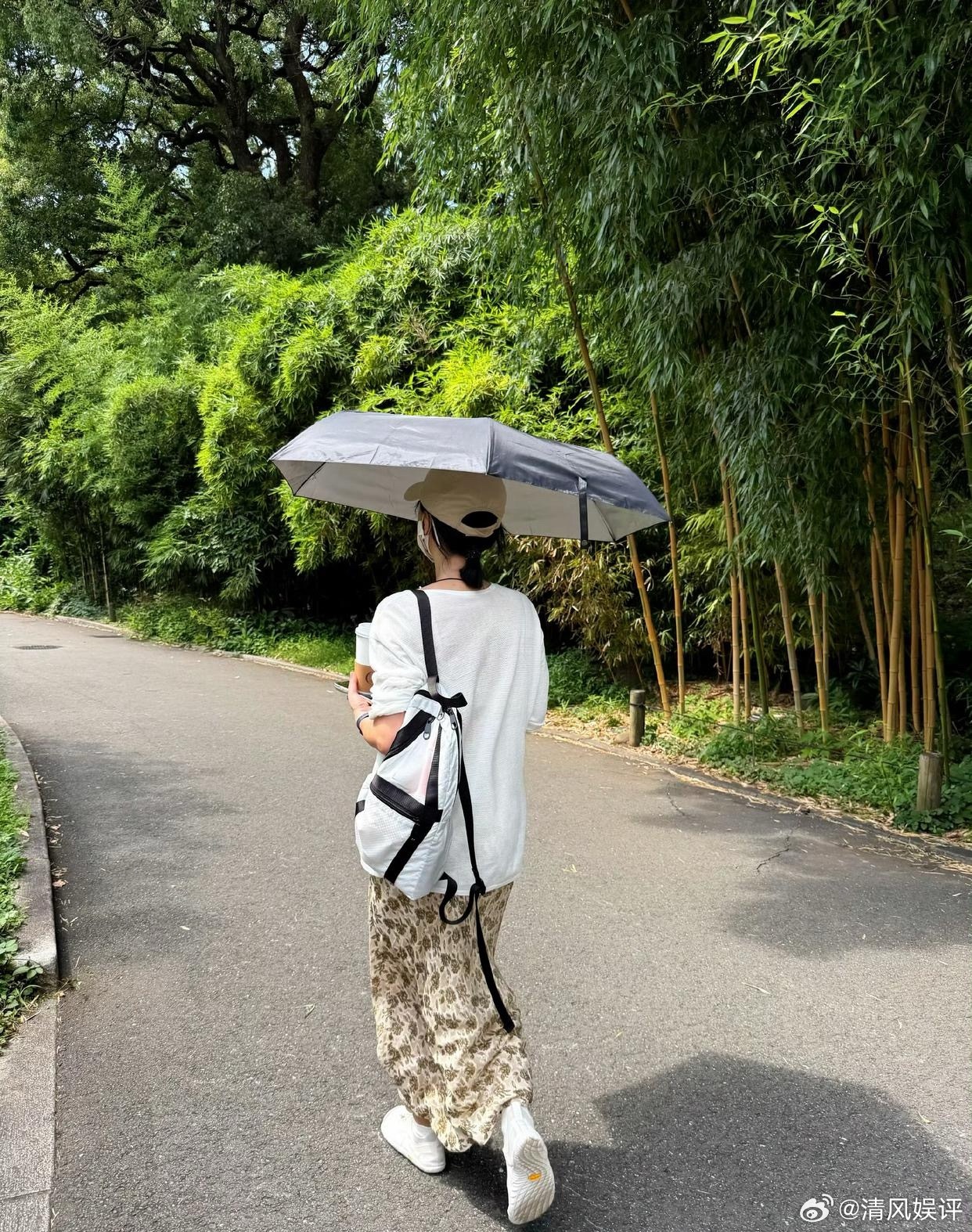 1.宋妍霏与窦靖童还在一起相处当中，俩人似乎是找了各自的灵魂伴侣，窦靖童对宋妍霏