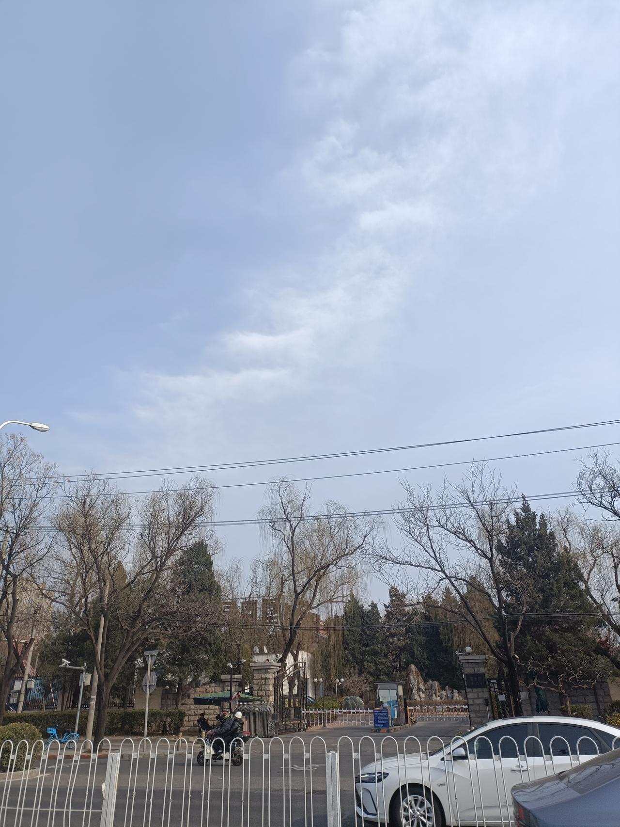 晒图笔记大赛昨日晴空万里，街道清爽整洁