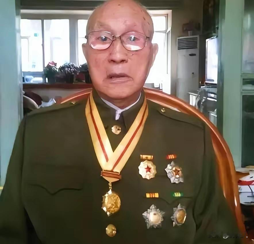 1939年贺龙重病抬轿转移，日军重金悬赏人头，内奸暗藏杀机，结局惊心动魄
 
1