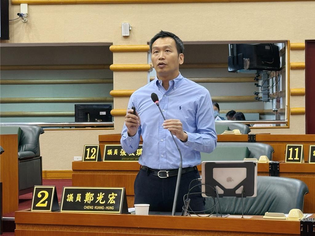 明年嘉义市长选战接近，民进党已提名绿委王美惠，民众党也征召白委张啓楷，国民党中央