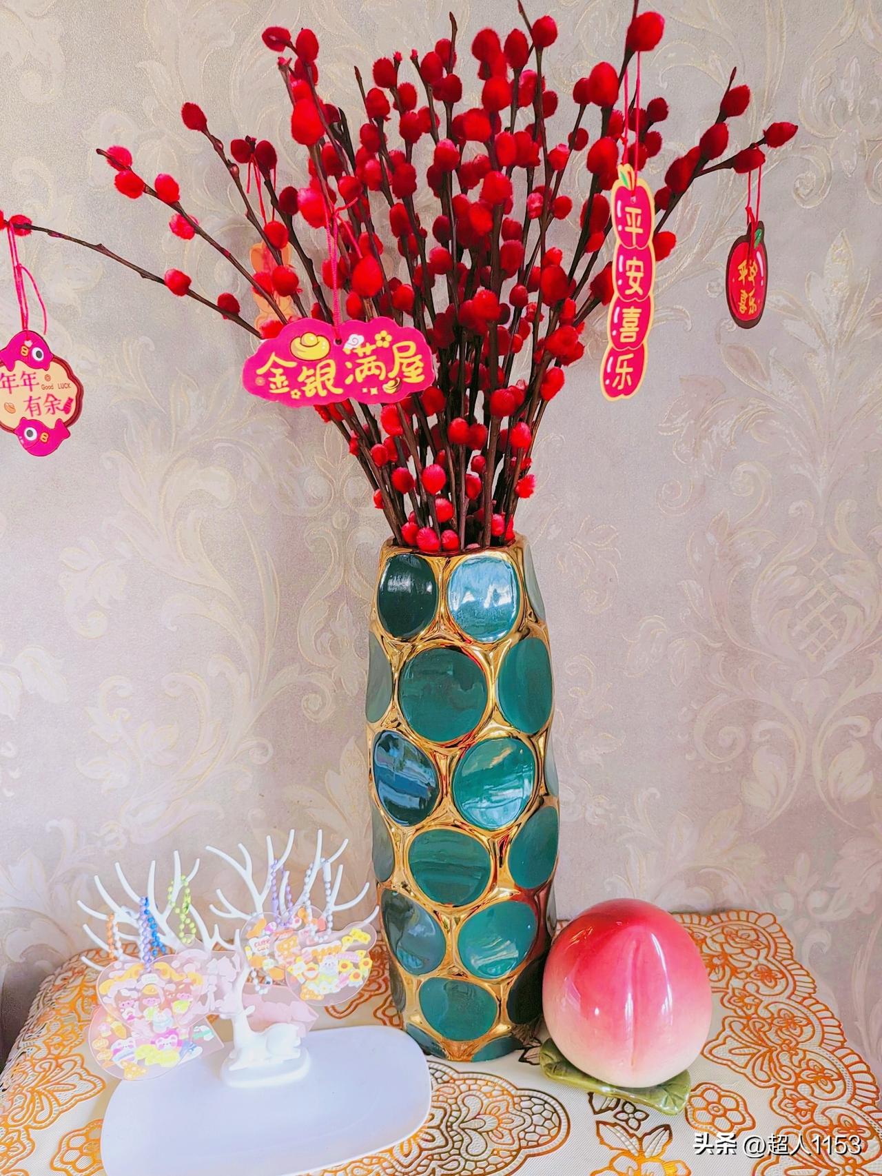 今天是腊月二十五，
春节的脚步越来越近，
万事俱备静等春节到。

摆上了漂亮的银