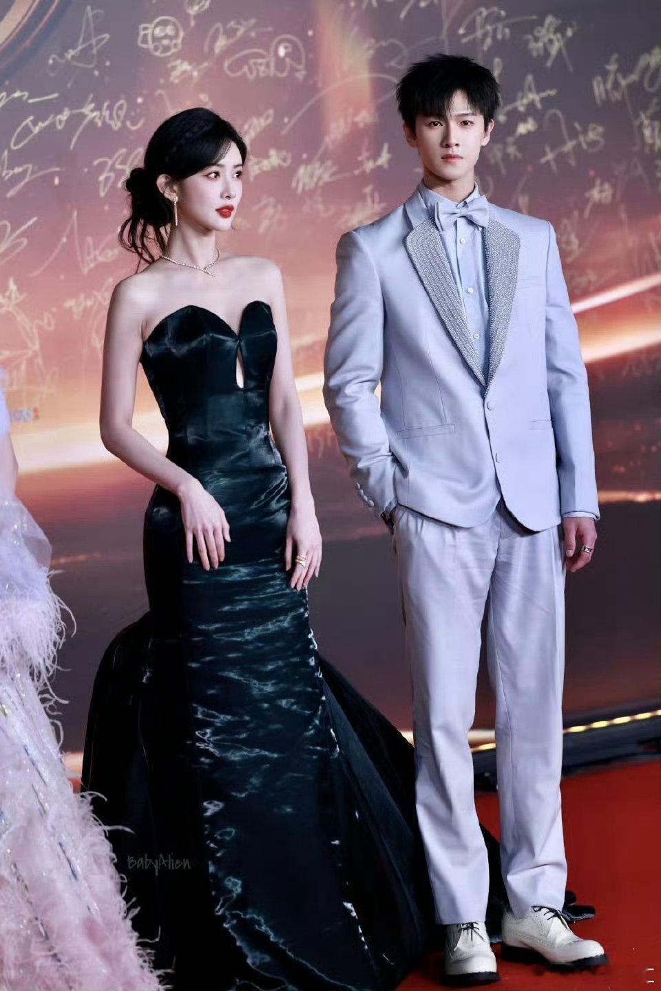  哇哦，九重紫小演员一句话，说孟子义李昀锐是真的，直接点燃我的八卦之心。 