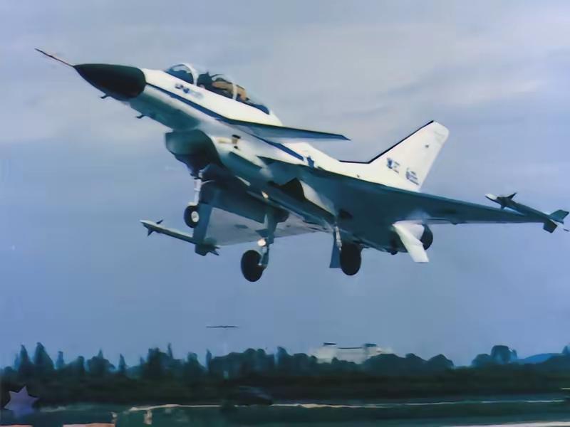 昨天刷到以色列大批军机躲在泰国的一个小岛上，还有其它小弟的飞机，鉴于目前美以联合