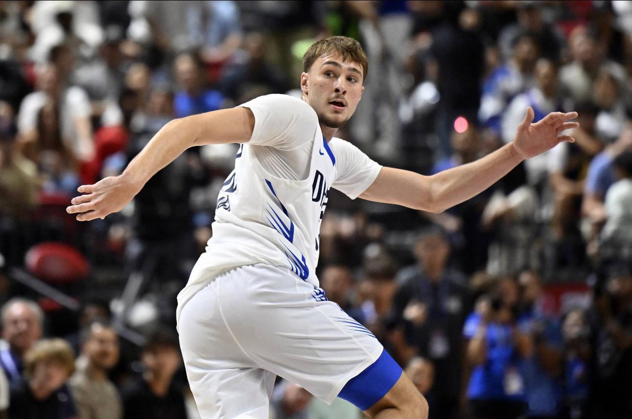 12月16日讯 NBA常规赛，独行侠今日客场对阵爵士。在上半场比赛中，弗拉格发挥