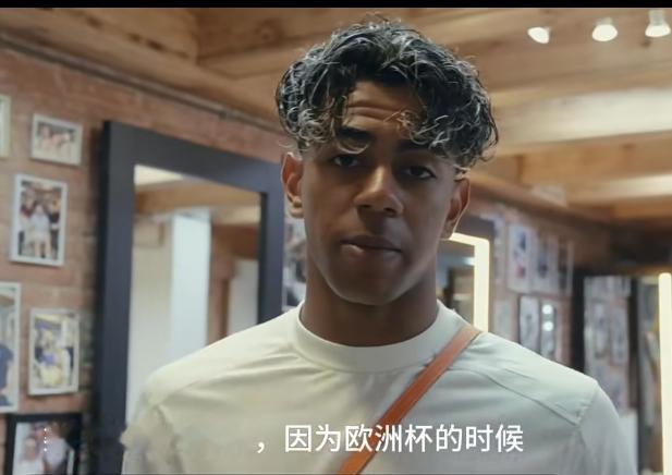 ！！！欧美球员圈常叫 Curly Caesar Crop（卷款凯撒短发），国内叫