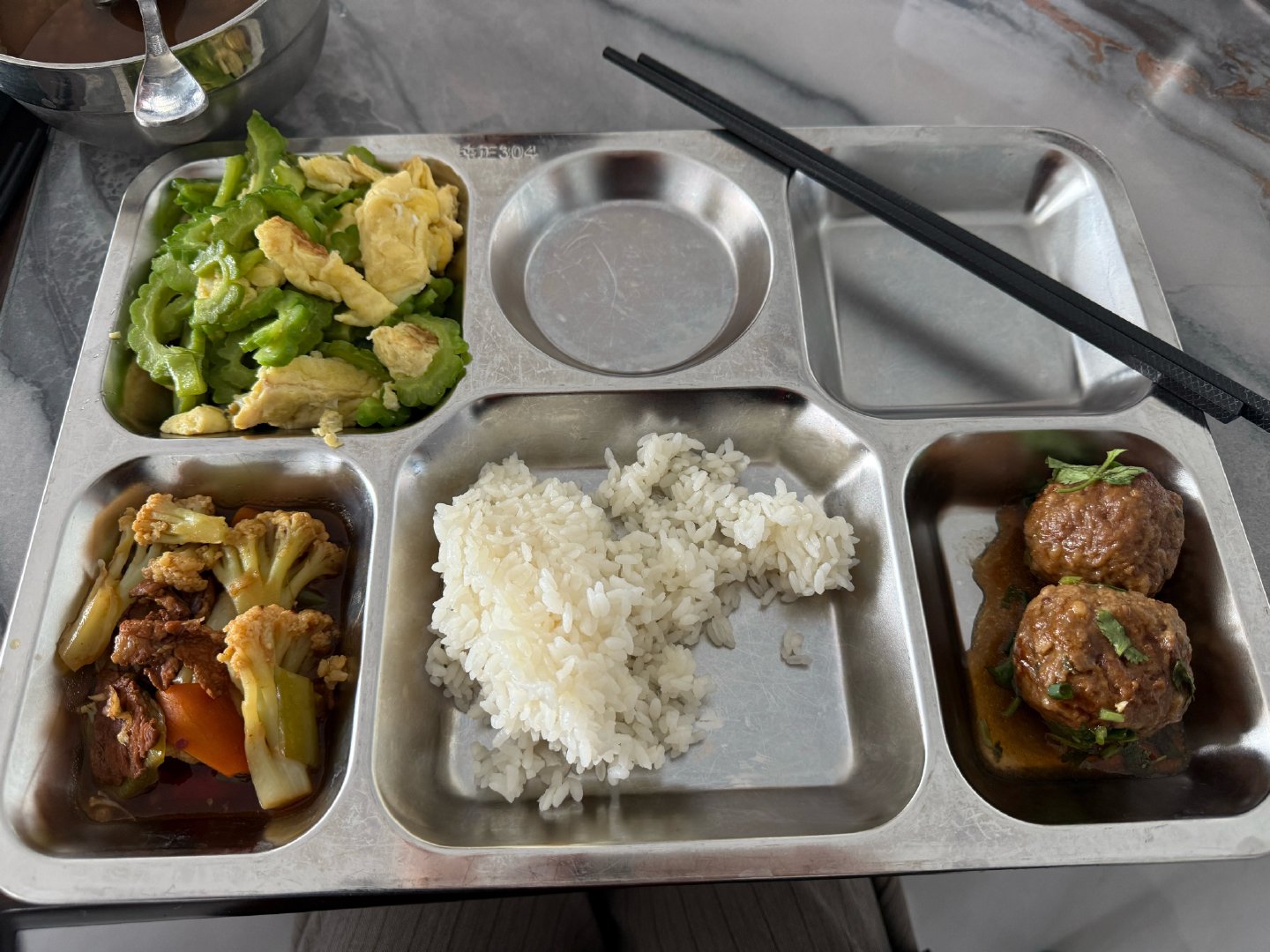 在食堂每天吃猪食快给我吃死了。。但还是每天都会乖乖记录 