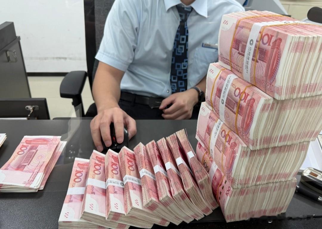 突然发现一个恐怖的事实，假如我有一个亿，存银行里按每年2%的利息算，什么都不干就