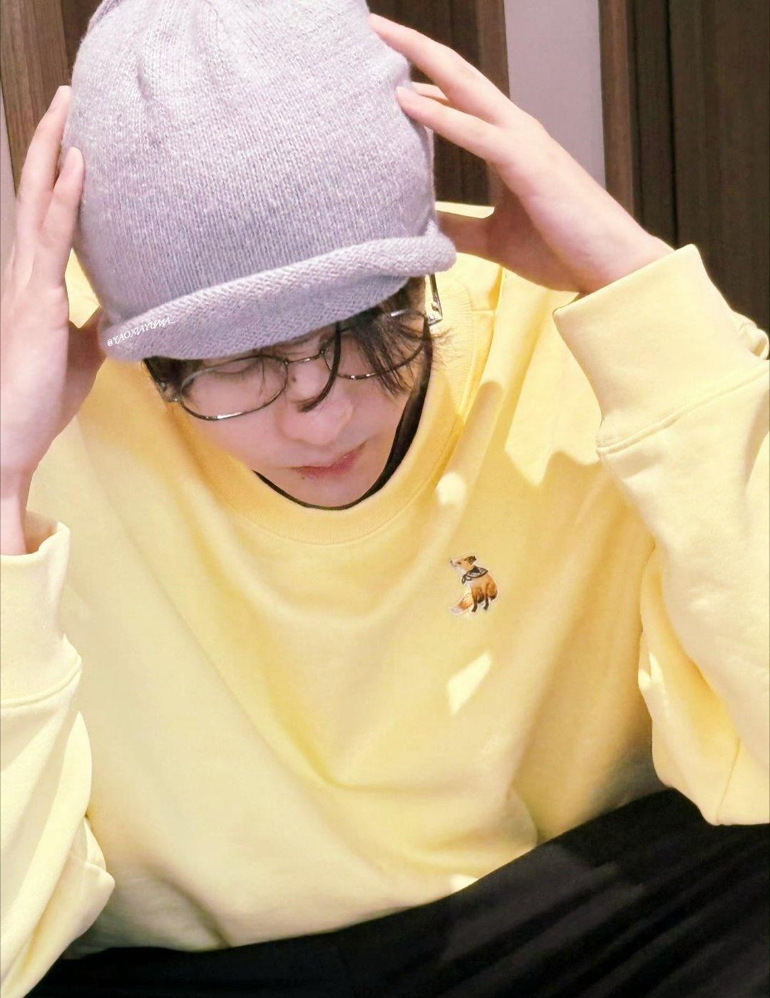 田栩宁就这么在每一次营业中
回应柠檬水的爱意💧
双向奔赴的爱❤️🍋
田栩宁穿