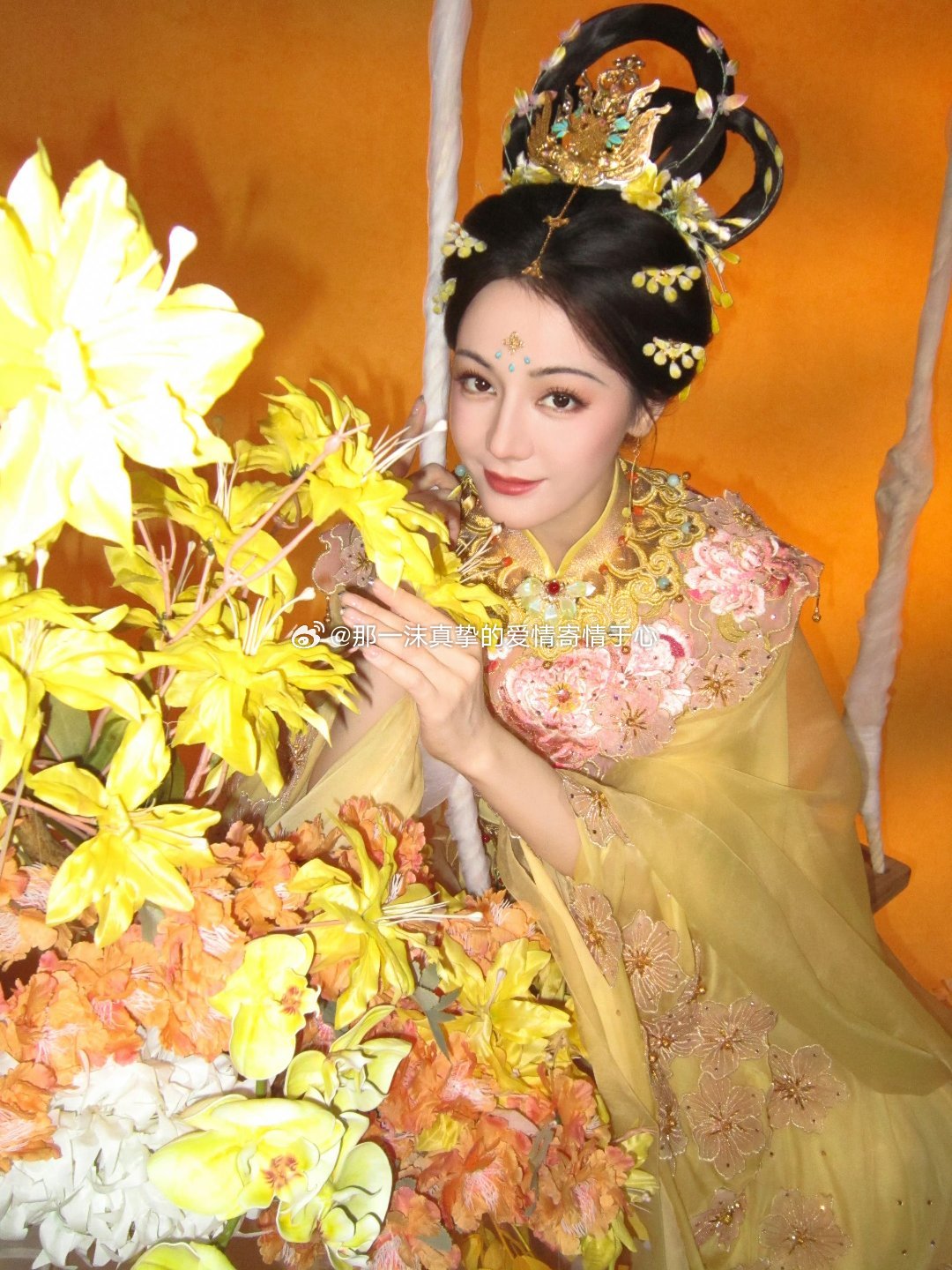 迪丽热巴中秋嫦娥造型迪丽热巴[超话] 迪丽热巴中秋嫦娥造型！一沫真挚的情话 ​​