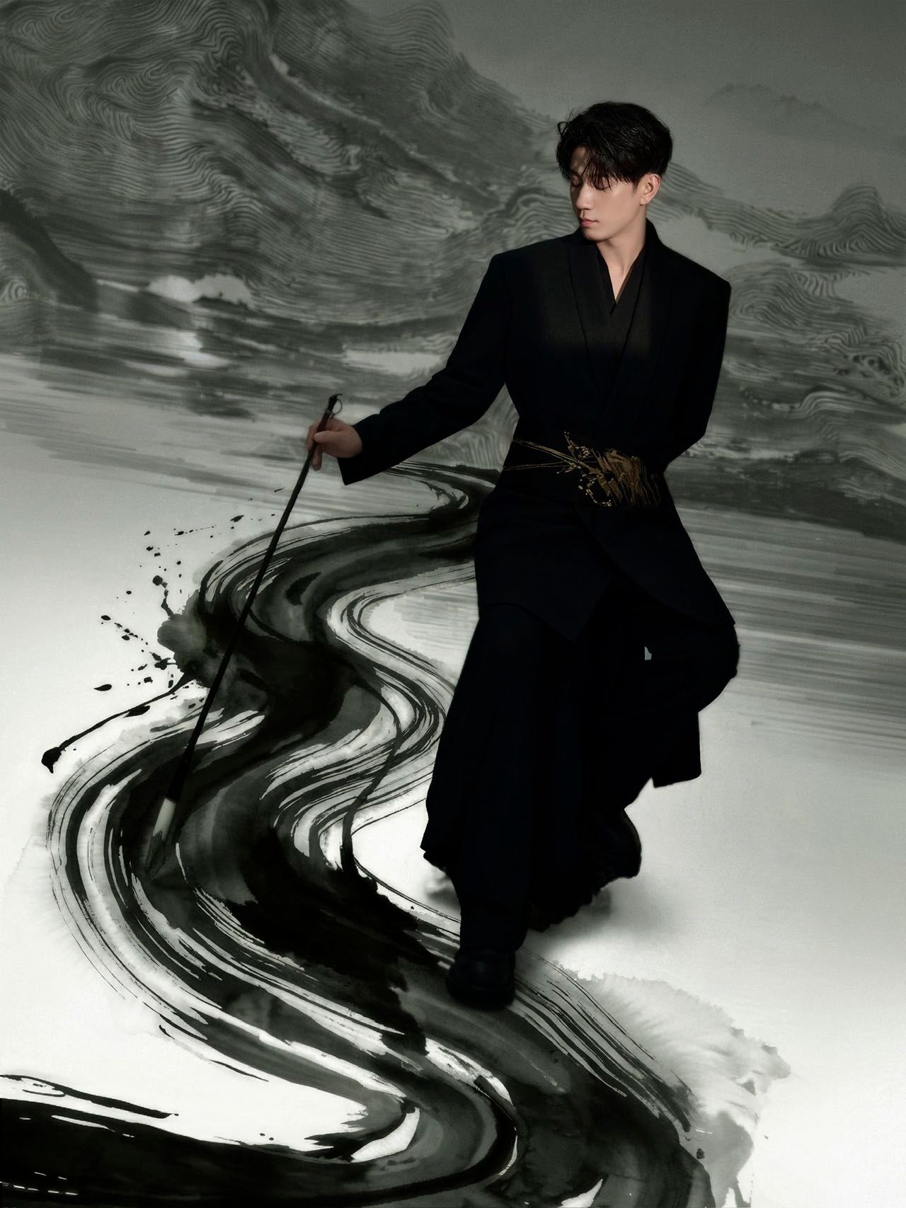 王子奇更适合中国体质的周正脸 王子奇出道八周年的水墨新中式造型，把他的周正脸衬托