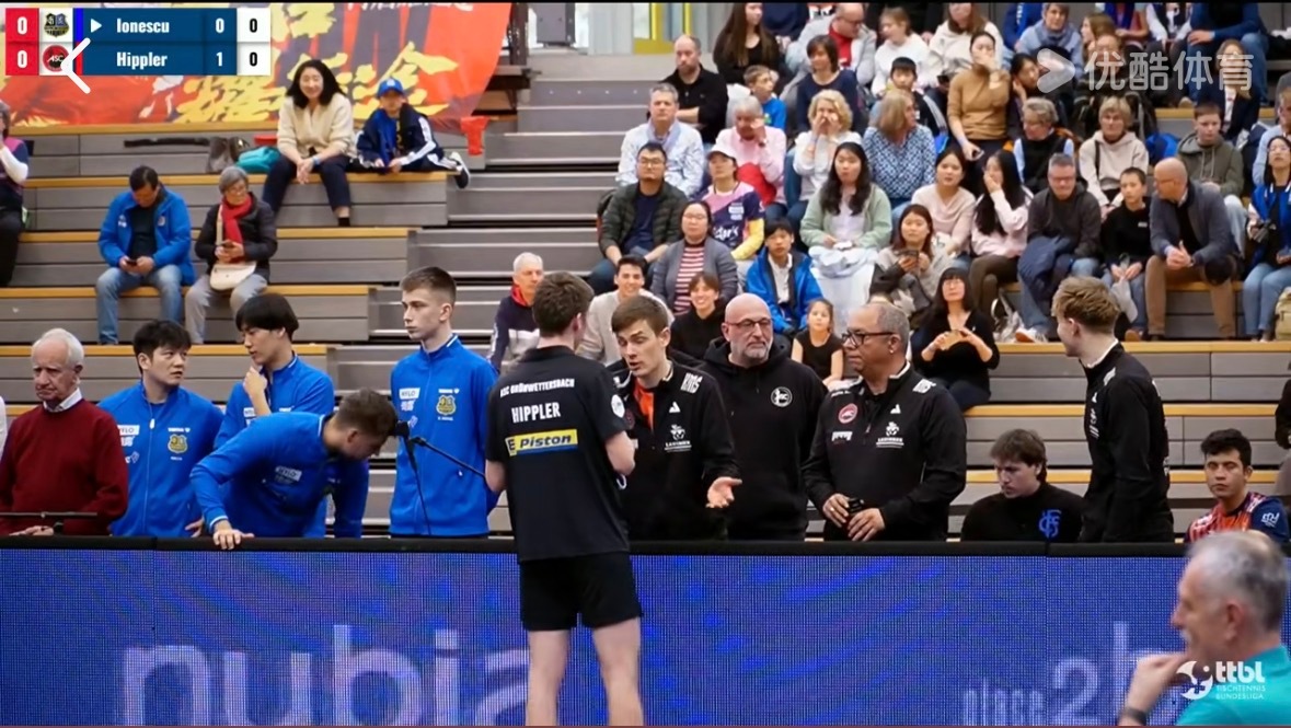 好像还是卷发东～聊啥呢？ 