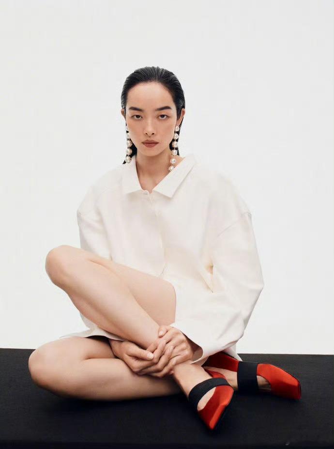肖战要和超模孙菲菲一起邓上vogue银十了这含金量如何？肖战孙菲菲 杂志 ​​​