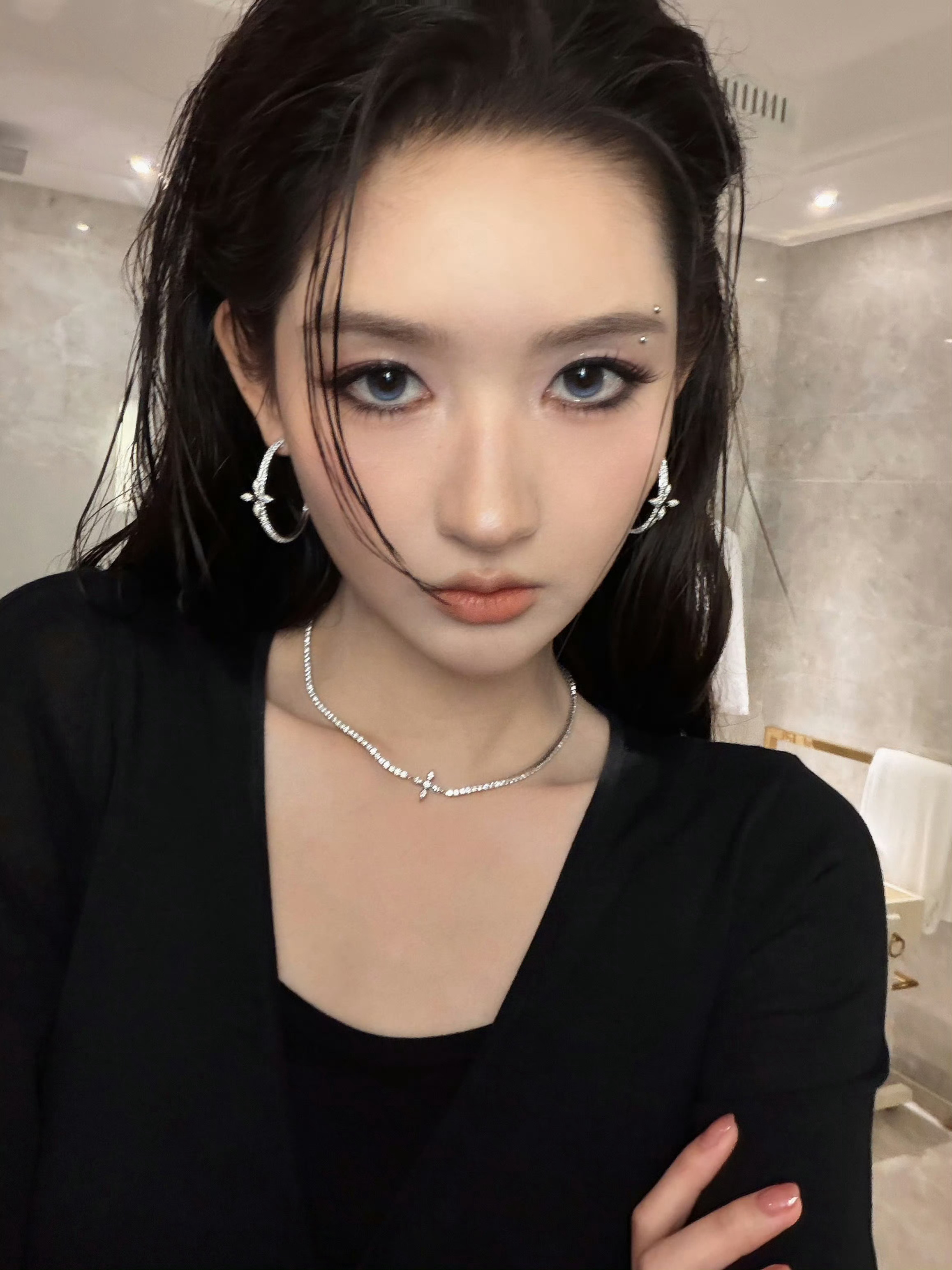 王玉雯眉钉烟熏妆 王玉雯美 
