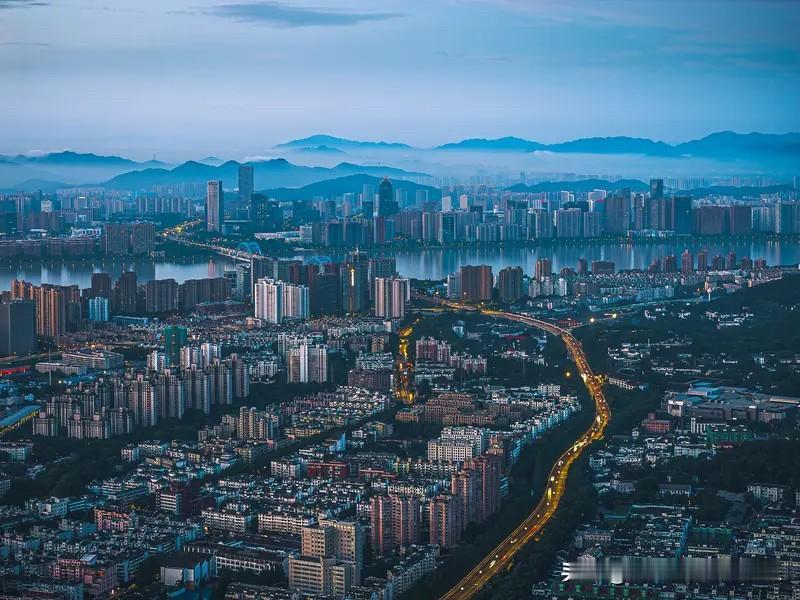 杭州楼市真牛。
今年小阳春之后，杭州楼市虽然也有所下跌，但是整体杭州楼市是要明显