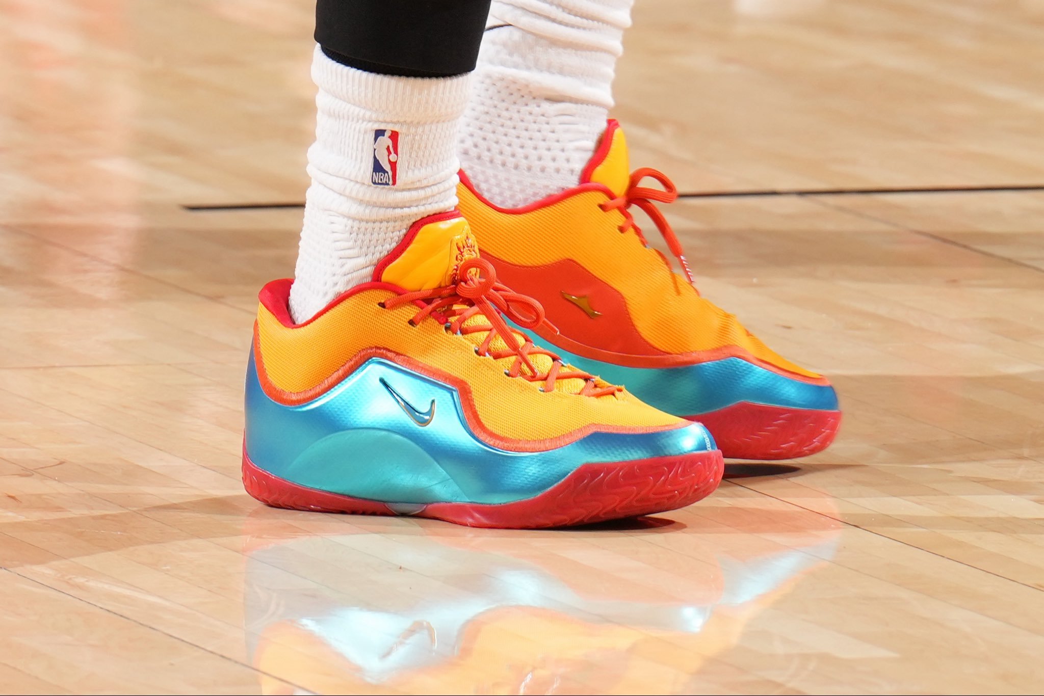 LeBron 23 “Tune Squad” 詹姆斯今日上脚湖人4比2淘汰火箭鞋