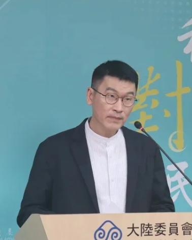 台湾当局再出禁令限制两岸交流。
台湾陆委会今（4日）举行记者会，副主委梁文杰首度
