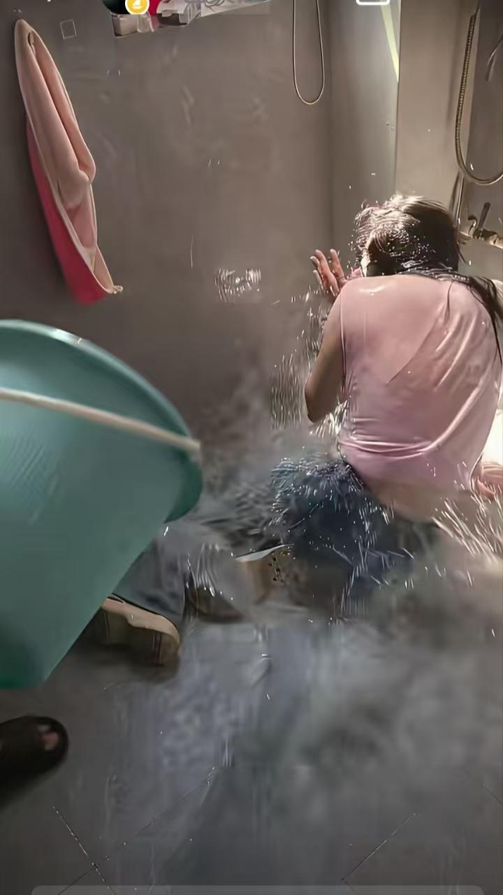 活该！这就是出轨最解气的下场
 
夫妻过日子最忌讳背叛，一旦动了歪心思，早晚要为
