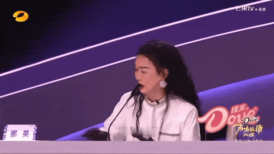 那英对张卓尔是真爱我算是发现那英是真的爱张卓尔啊，两首歌曲不一样的惊艳这是真的下