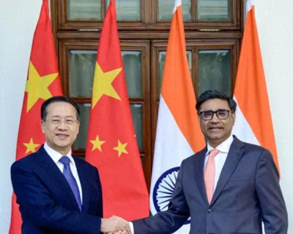 新德里传来消息，中印战略对话只谈了一天！印度当着中国的面，提了一个敏感请求。中方