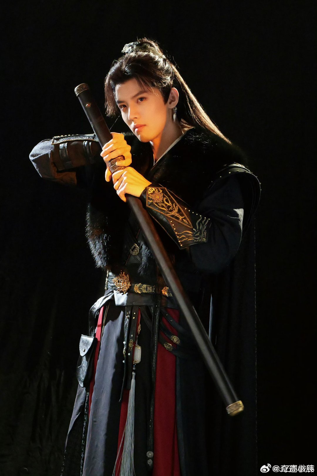 周峻纬起标题基本扎根新闻界周峻纬起标题真是绝了！《金昭玉醉》收官文标题直接带"男