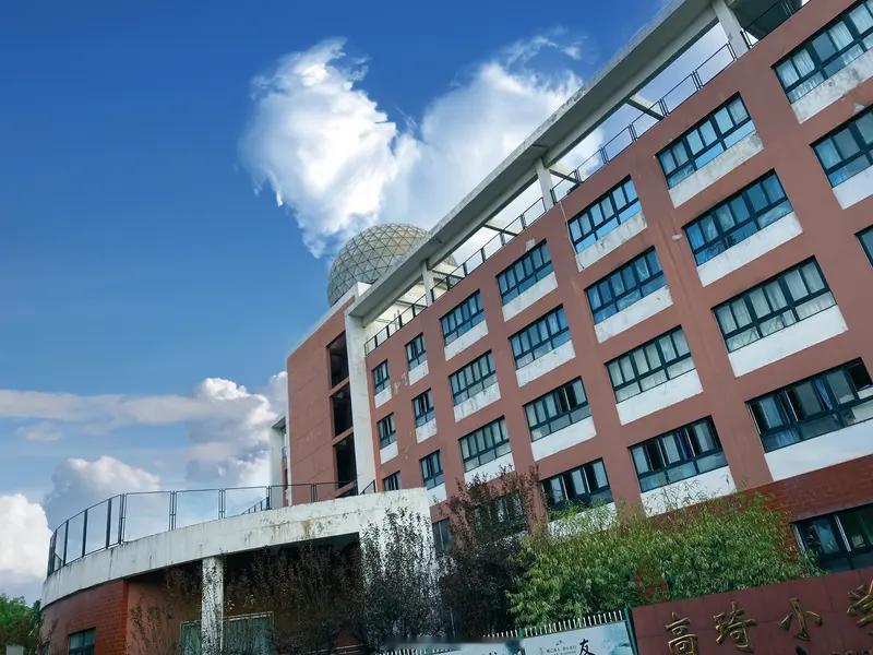 真强！民办高中，今年考上清华大学的听说有4个

我们四线城市
民办高中不多

今