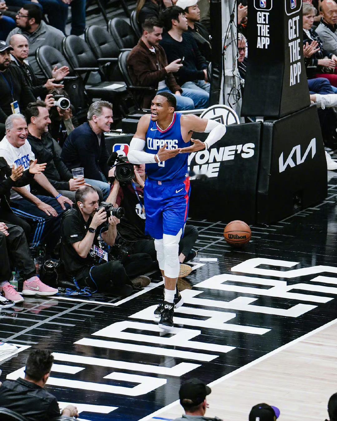 快船正在失去威少，以下是有意威少的球队对其的最新报价！1篮网托马斯和一个首轮签换