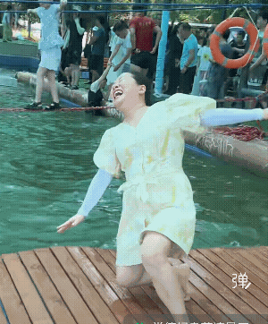 奉劝老嫂子还是少玩这种危险游戏![捂脸]