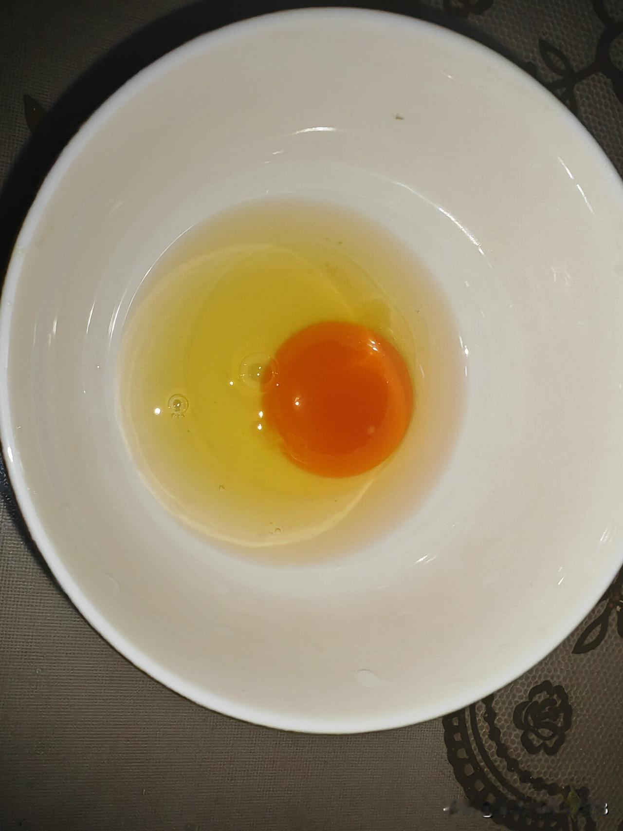 真心话茶局普通鸡蛋？笨鸡蛋？走地鸡蛋？富硒鸡蛋？清凉清凉的，黄红交融。只看它的魅