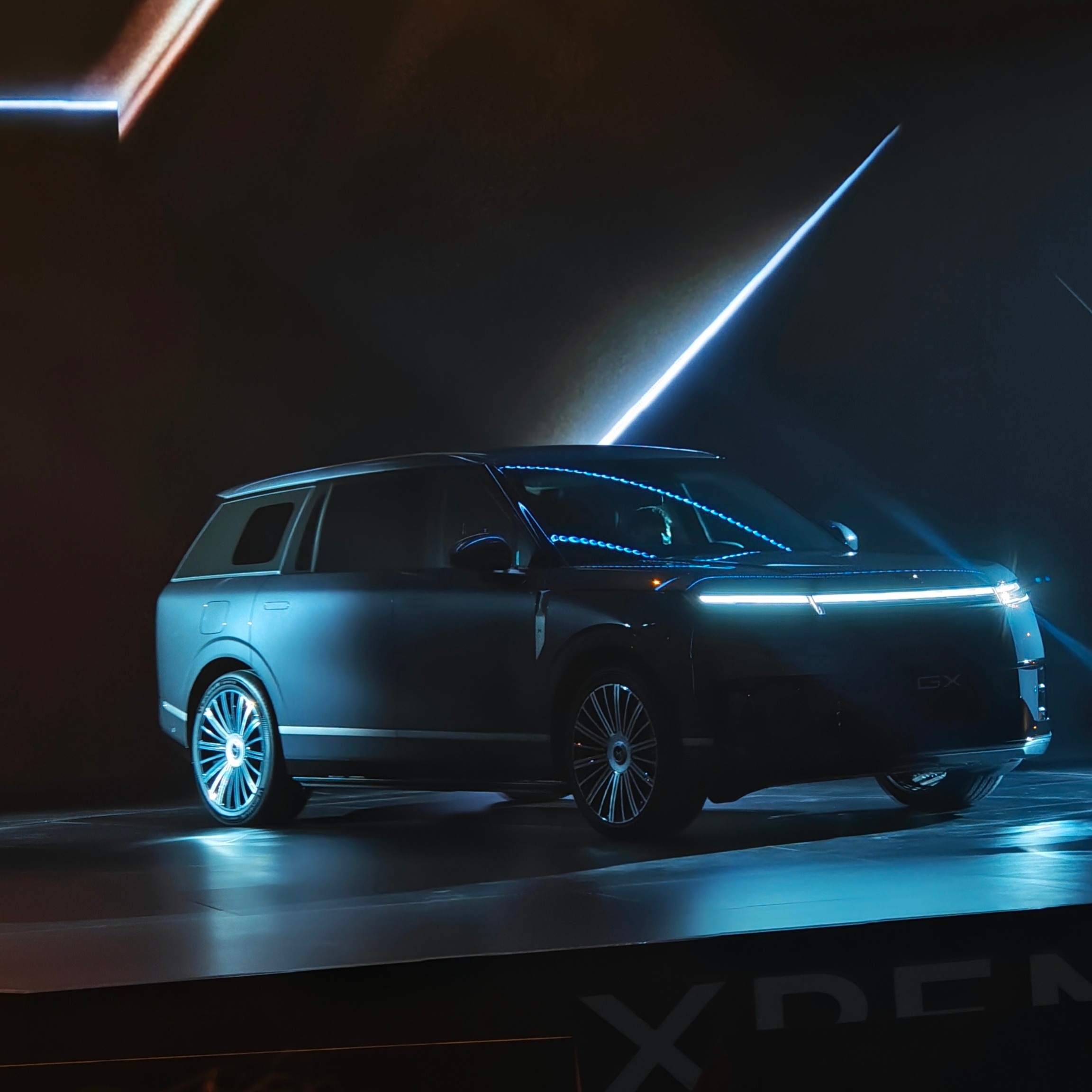 实车真可以，这续航和转弯半径也真可以。新科技旗舰小鹏GX今晚预售央视称小鹏GX为