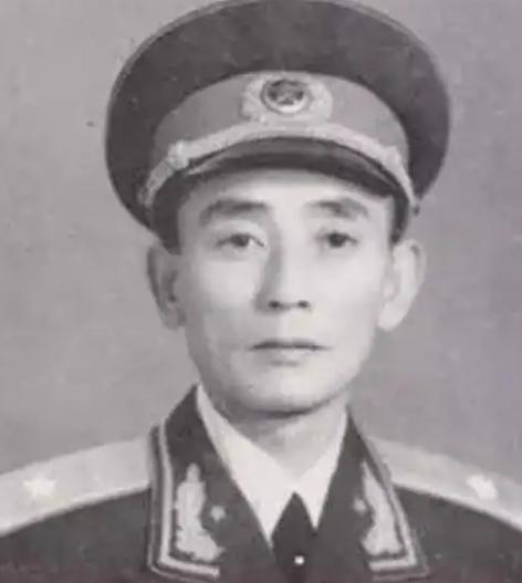 1973年，朱小妹对福州军区副司令员的哥哥，说：“哥，我儿子在你手下当兵，还请你