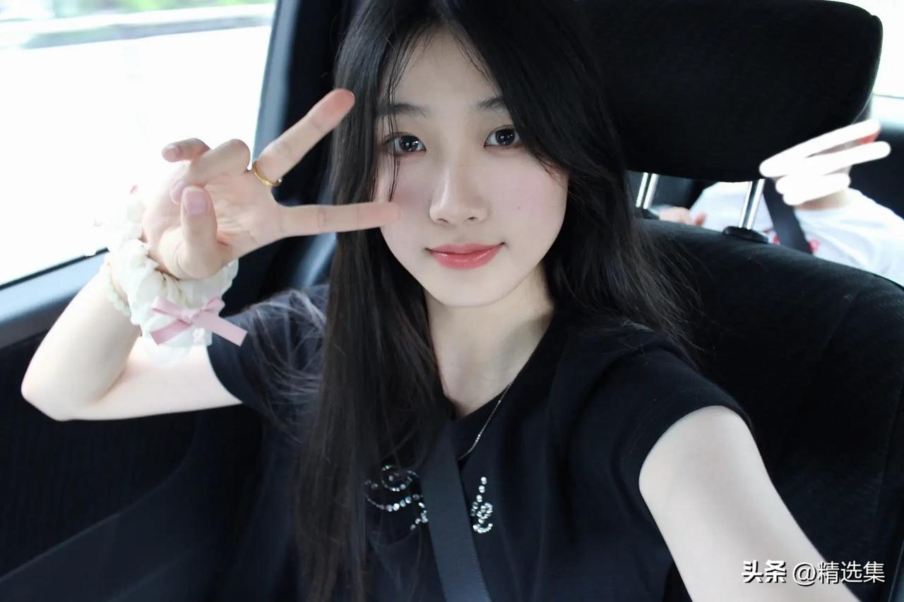 元气满满的一天，从车里的自拍开始！😊🚗💕