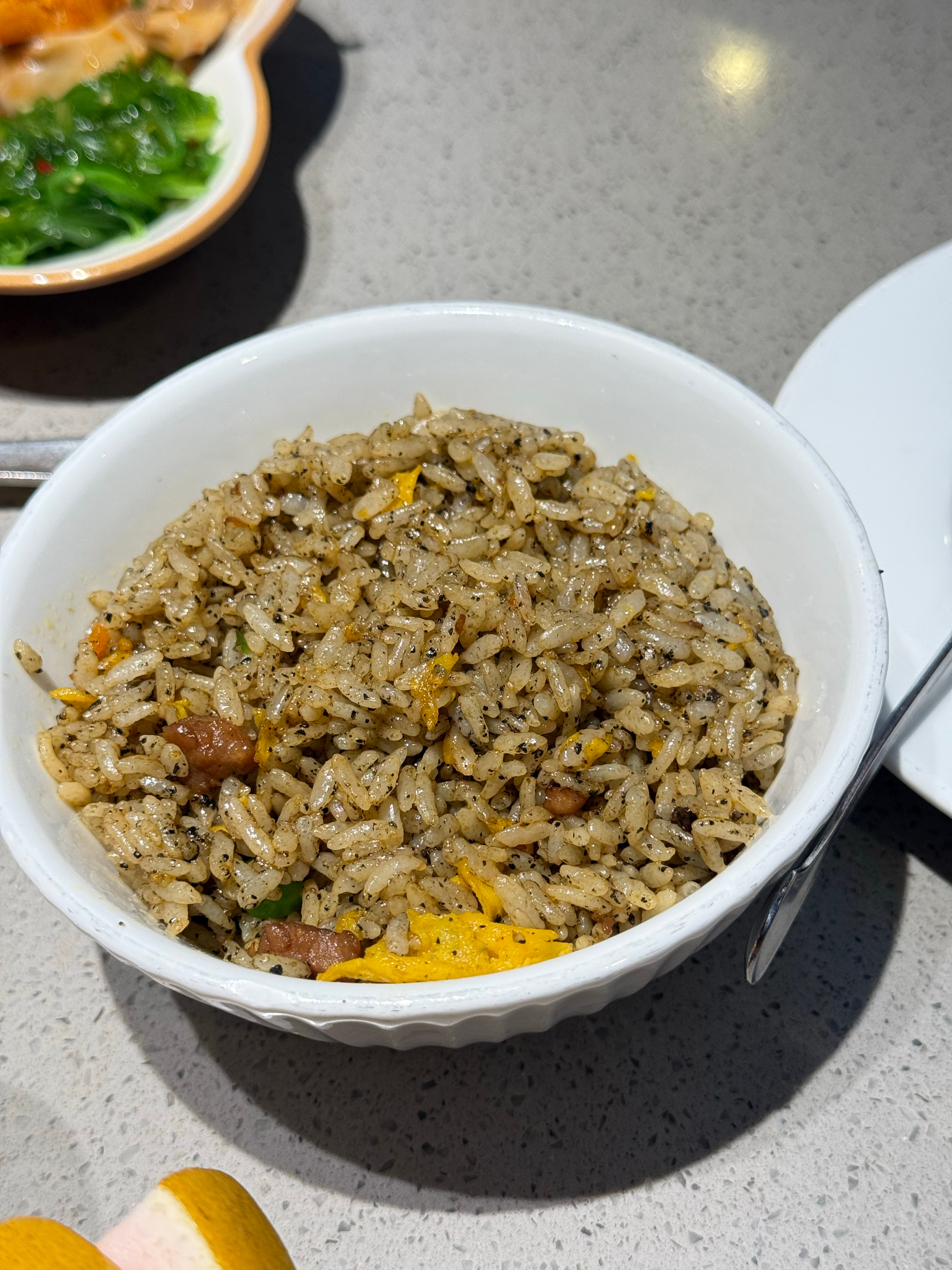 你们晚上吃什么？好久没吃海底捞了，这个炒饭还挺好吃的😋 