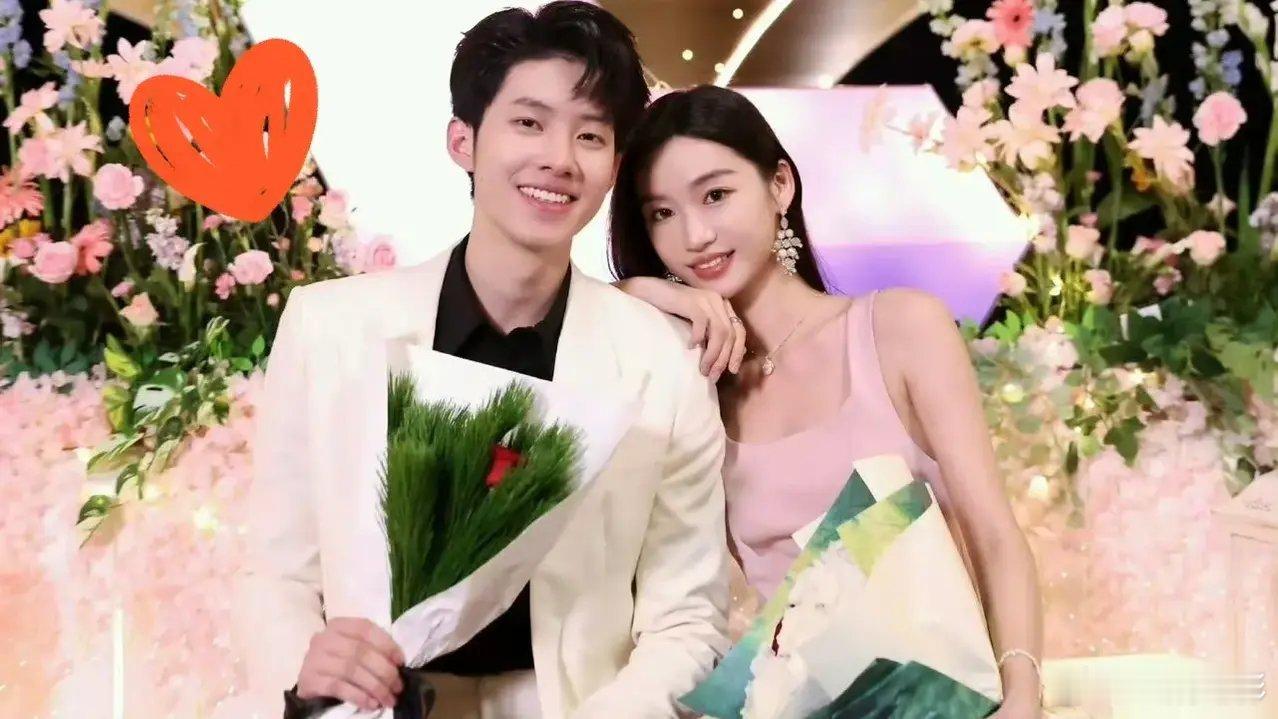 这个世界乱糟糟而你干干净净”，究竟是谁如此独特？背后又有着怎样的动人故事？​​第