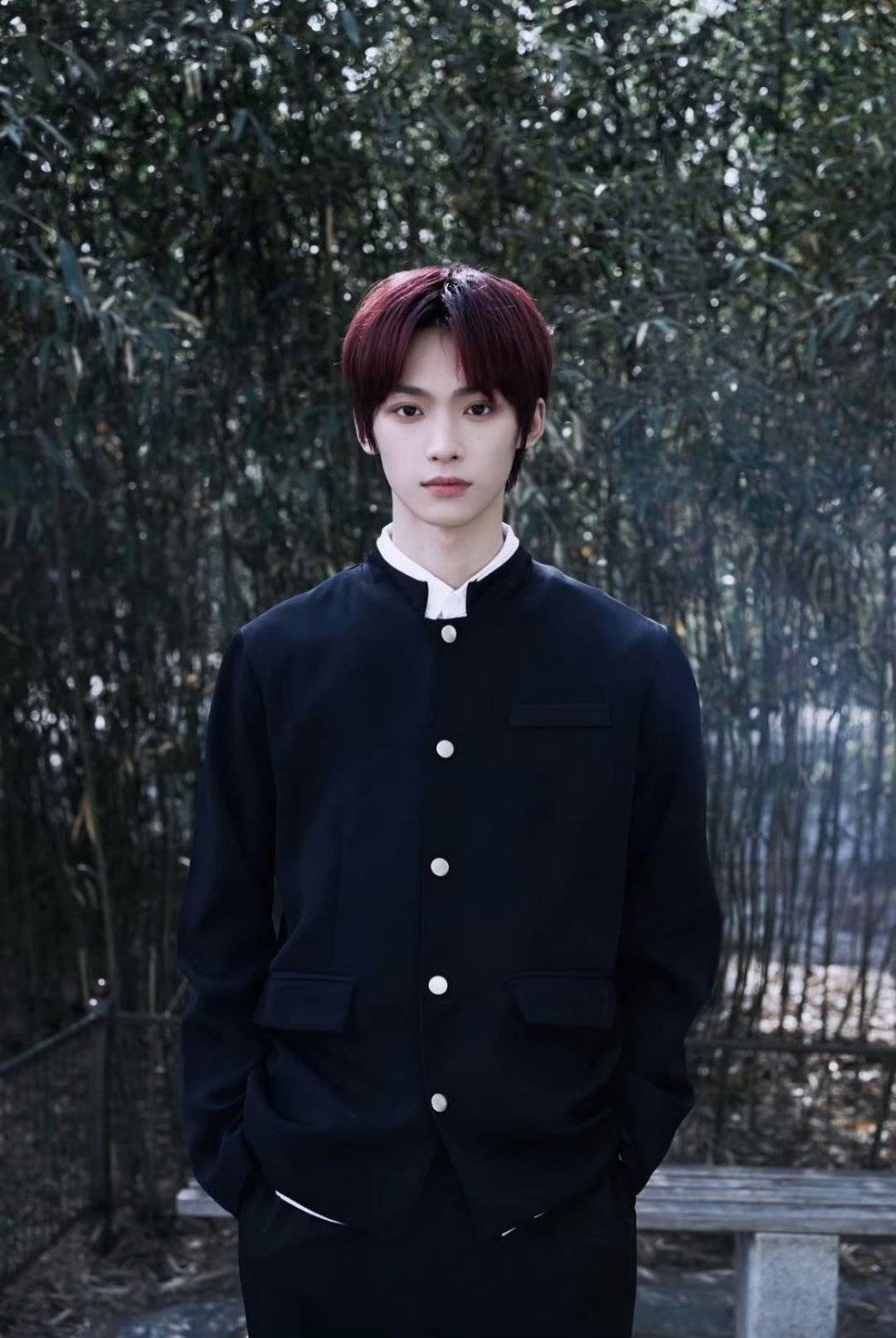 哇哦 梓渝ins更新帅照，还换了新头像🥰 ​期待梓渝明天音乐节[春游家族] ​