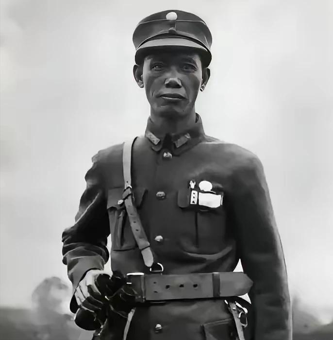 1932年1月，一个日本和尚在上海被杀了，日本领事以此为借口，要求在上海的中国军