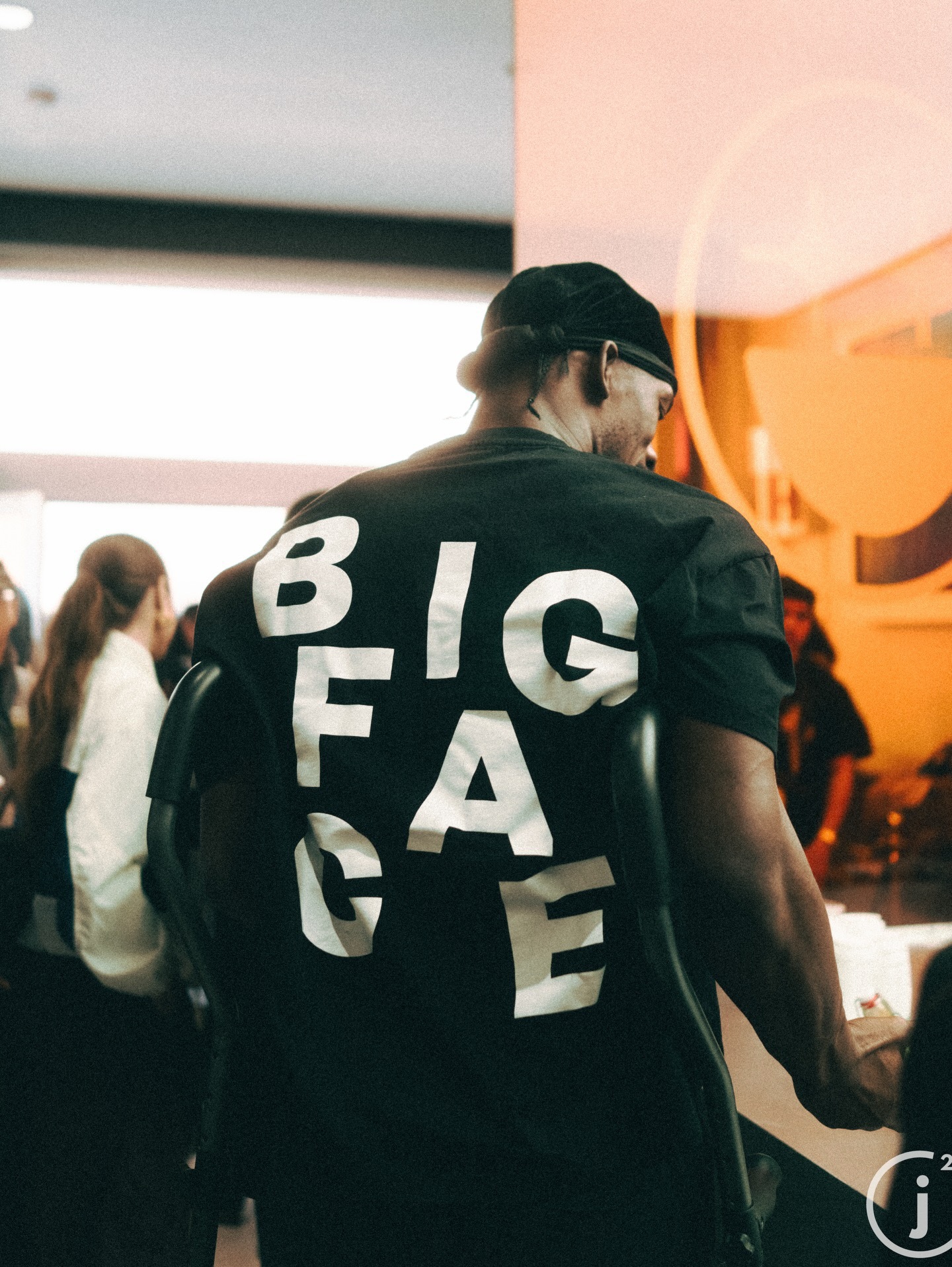 巴特勒在湾区开店库里的保镖yusef也到场支持了此前库里多次上脚李宁 莫非🤔金