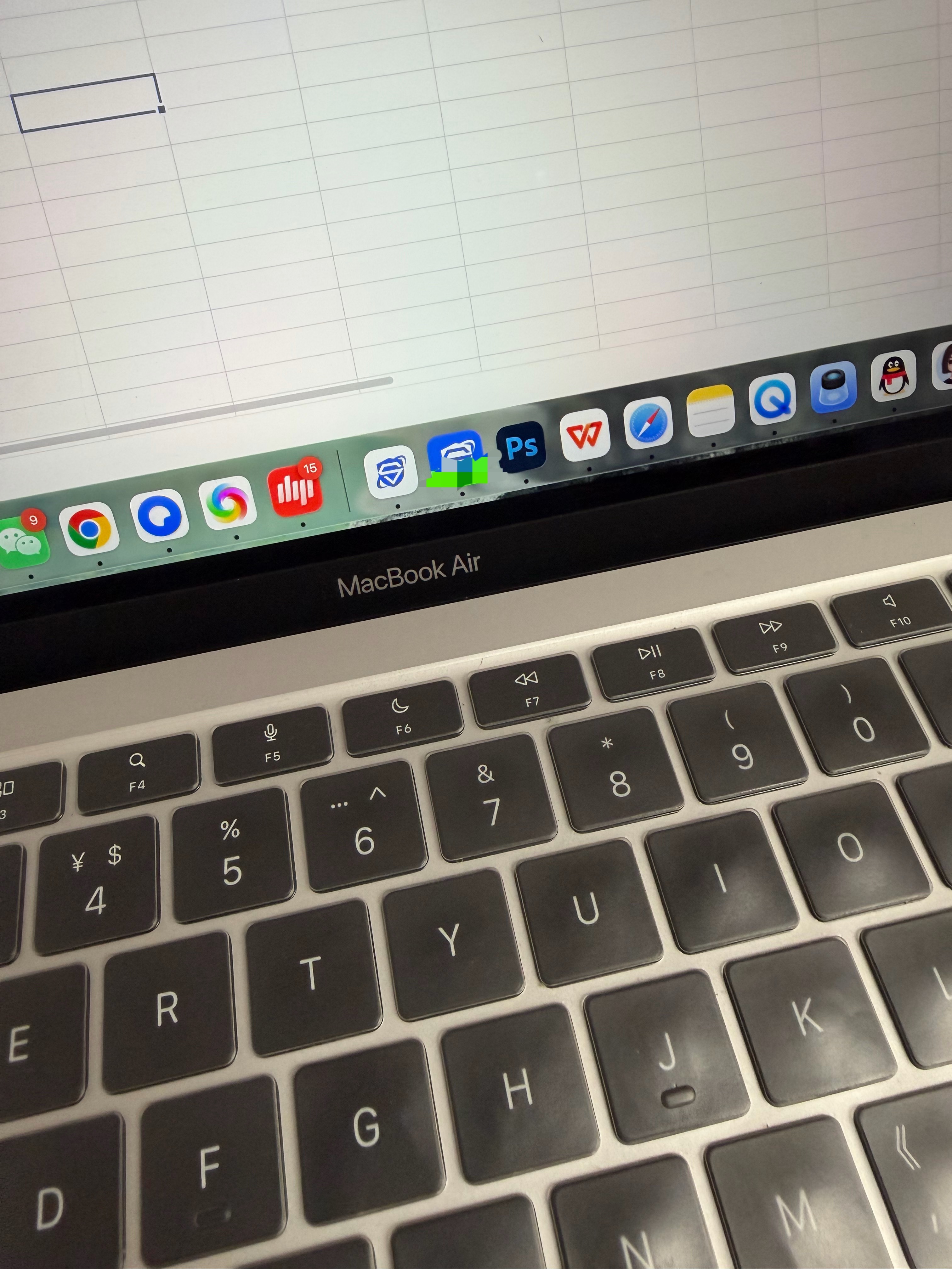 苹果涨价Mac 产品MacBook Neo：4599→5499 ↑900MacB