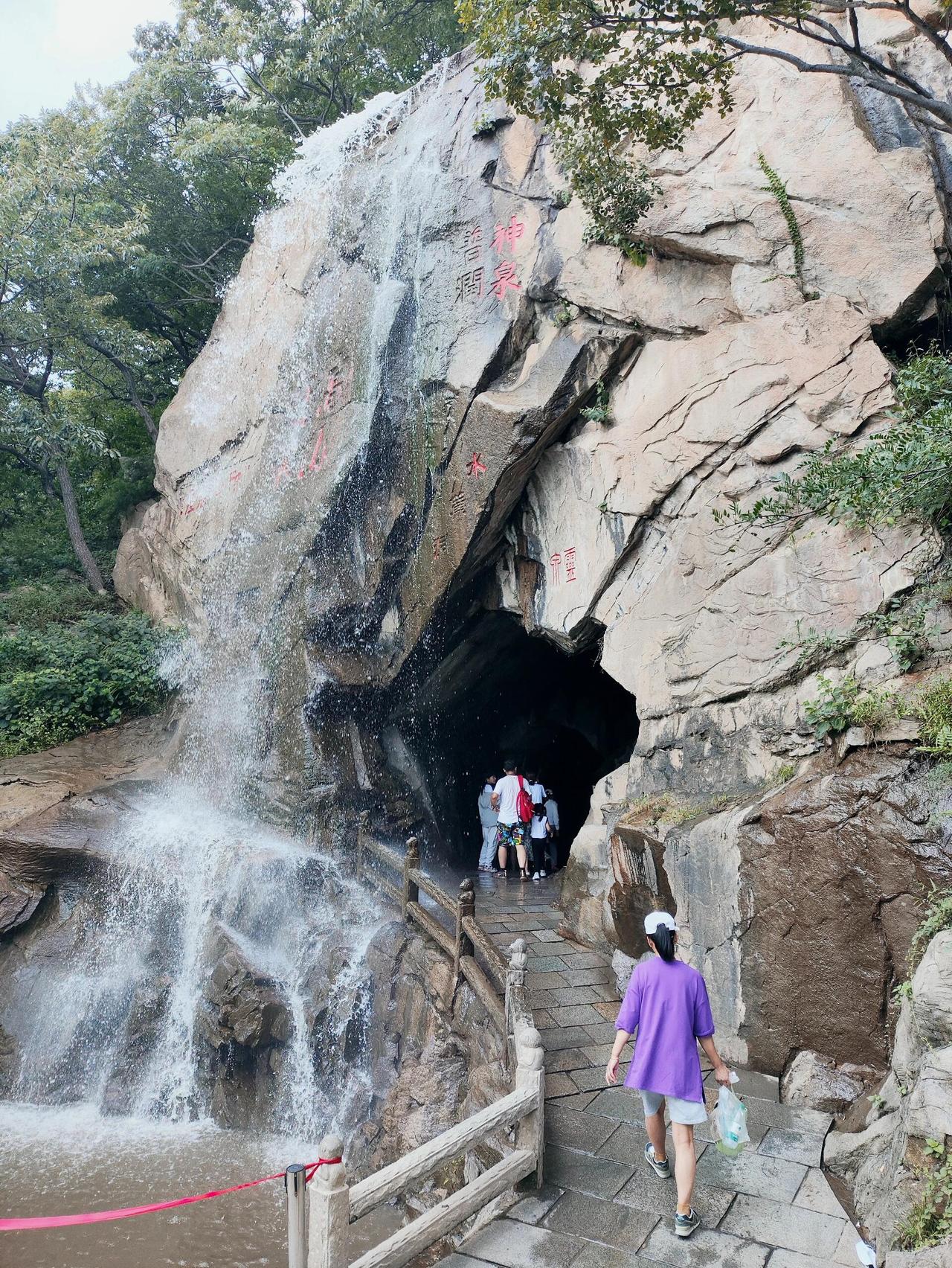 连云港花果山景区值得去吗?为什么去过的基本都说坑

真心不建议去花果山，尤其是奔