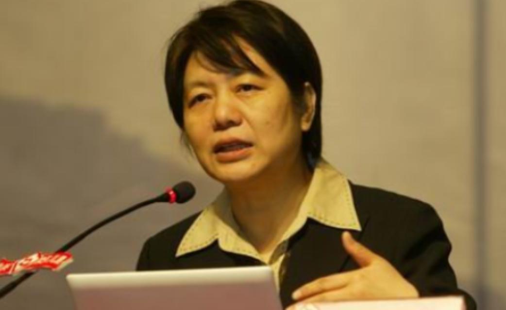 2024年，中国人民公安大学李玫瑾建议，凡是扶了老人被要求天价赔偿的，在老人拿不