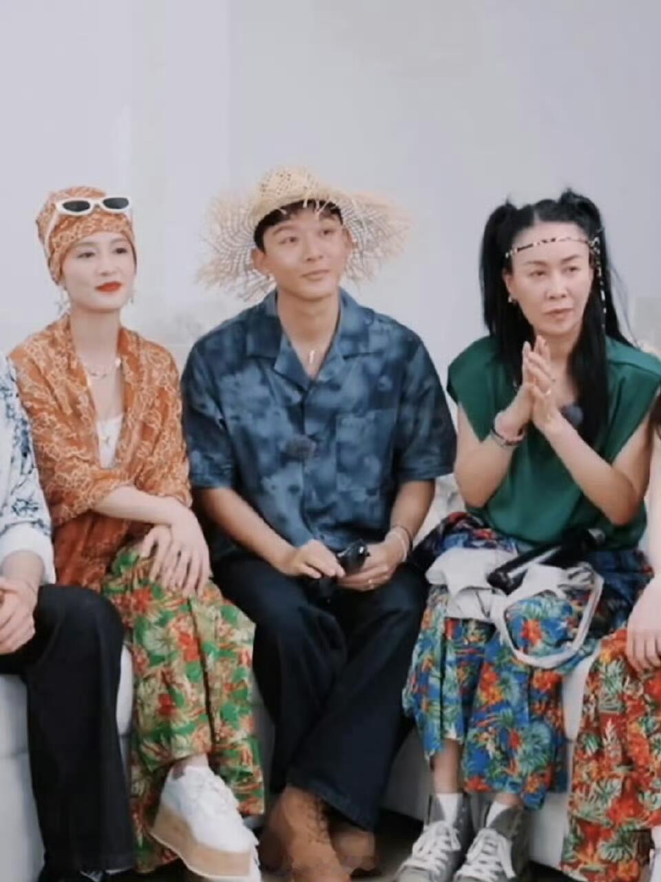 花儿与少年[超话]  花少团：穿和搭是两回事我真的受不了了，太好笑了 ​​​