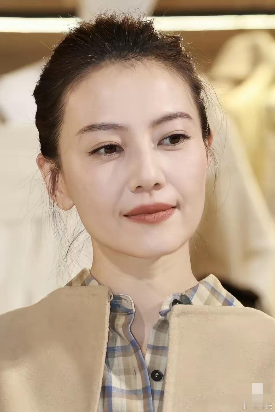 王晶评价了那么多女明星，对高圆圆倒是说的很中肯。他说，高圆圆是没有演技但观众缘很