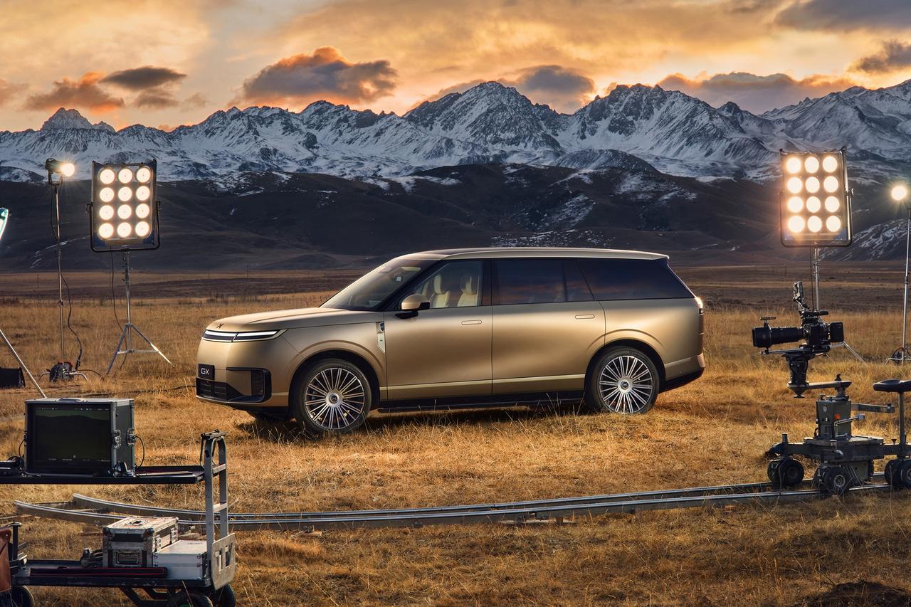 【小鹏GX官图亮相】
小鹏大六座旗舰SUV——小鹏GX今日曝光一组官方照片。
新